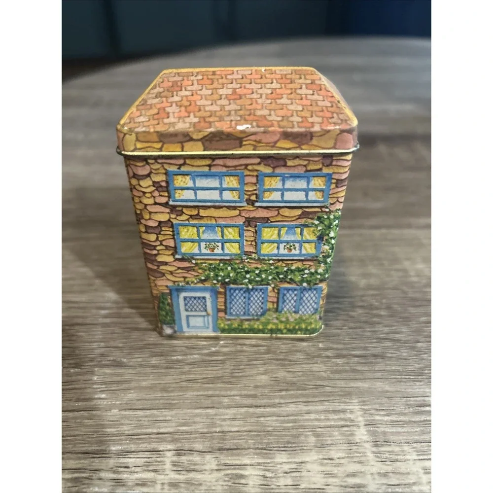 Lillian Vernon Vintage 1984 Tin The Tea Cozy,‎ Storage Container, Collectible